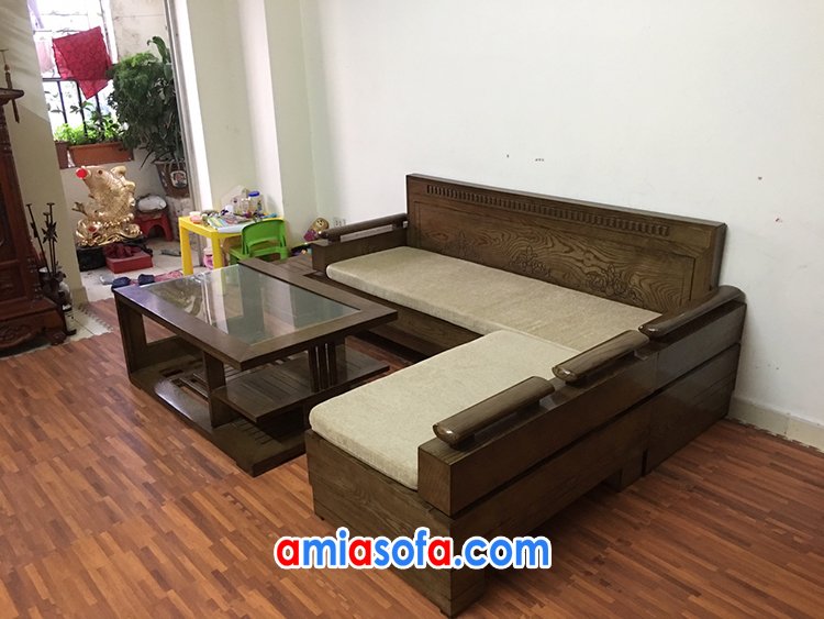 Sofa gỗ dạng góc chữ L kê phòng khách sang trọng
